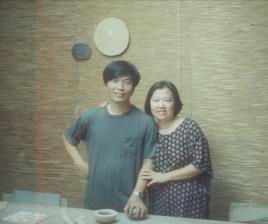 1987年劉鎮洲夫妻於「方圓陶舍」