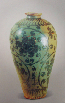 圖3-1：青瓷鐵繪牡丹紋瓶（高麗），高32.3公分，韓國國立中央博物館收藏